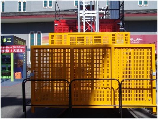 داربست گالوانیزه شده گرم 21m/min 2000kg Rack And Pinion ساخت و ساز بلند برای مواد