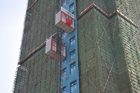 قیمت خوب بالابر ساخت و ساز قفسه و پینیون، کنترل VFD، بالابر ساختمانی گالوانیزه گرم 2000 کیلوگرم، بالابر مواد مسافری 0-46 متر / دقیقه آنلاین